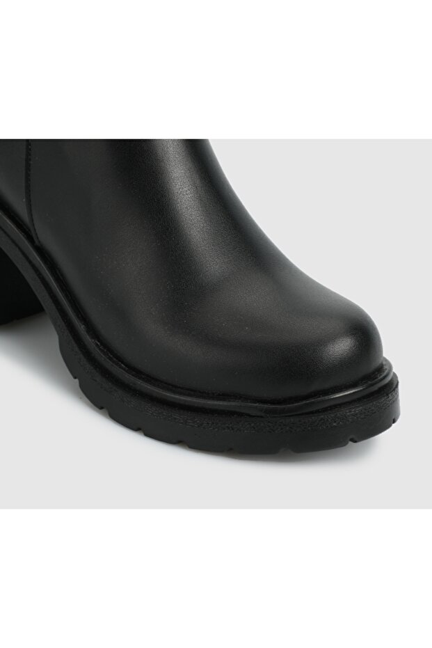 Siyah Kadın Bot - 5