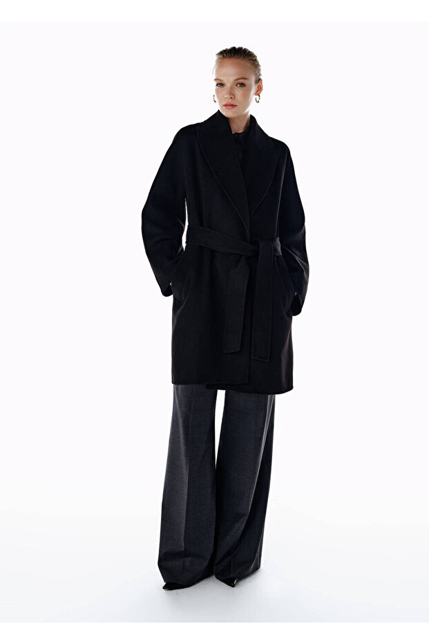 معطف صوف بحزام أسود - 3