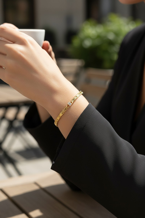 Sergeant Model Stone Xuping Non-Tarnish Bracelet – Gold |   Shiny Zircon Detailing, Stylish and Durable Design - 4