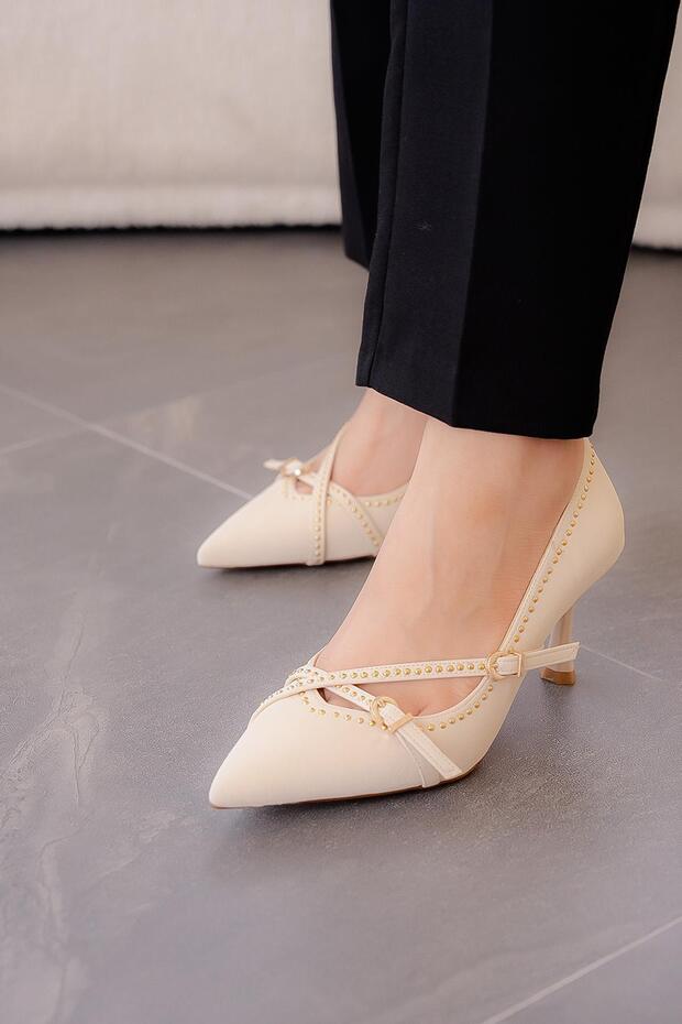 Jade Women's Heel Shoes with Pin and Double Buckle Detail Beige