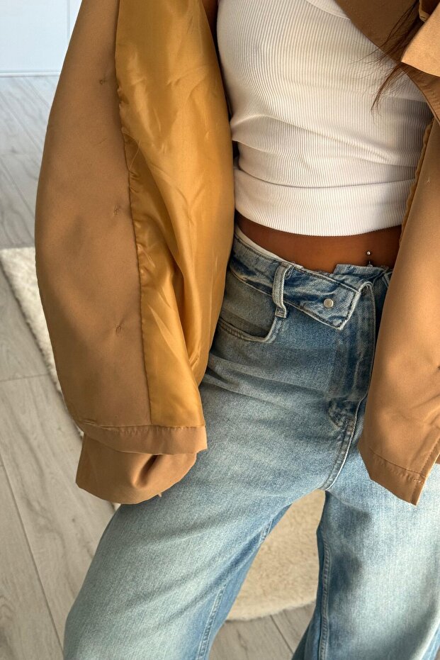 Dik yaka camel marka model trençkot - 4