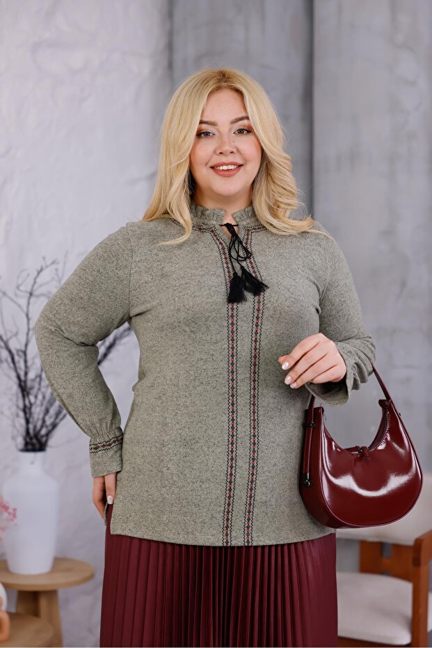 بلوزة ناعمة ذات كشكشة كبيرة الحجم - 7