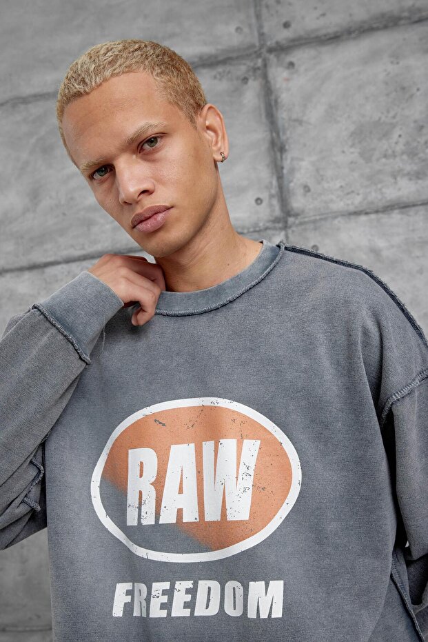 سويت شيرت رجالي RAW Fume مطبوع بمقاس كبير وياقة دائرية 3 خيوط بدون خيوط