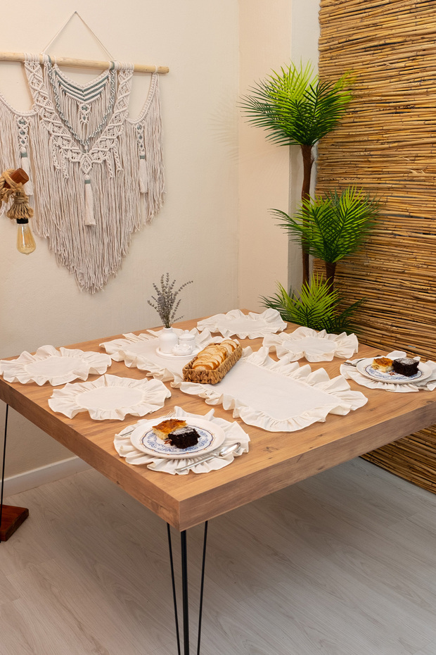 Rufle | 7 Piece Ruffled Tableware Presentation Set 40 X 150 cm