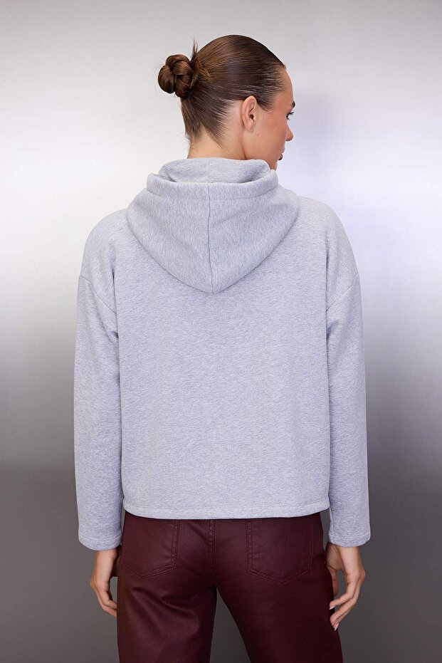 Gri Melanj Kalın İçi Polarlı Kapüşonlu Fermuarlı Oversize/Geniş Kesim Örme Sweatshirt TWOAW26SW00111 - 4