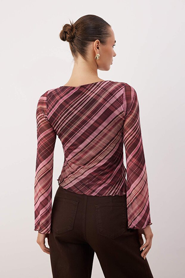 Bordo Ekoseli Kayık Yaka Asimetrik Detaylı Fitted/vücuda Oturan Örme Bluz TWOAW26BZ00128 - 4