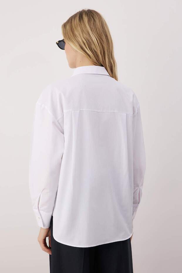 Biała bawełniana koszula typu Boyfriend z pojedynczą kieszenią/szeroką tkaną TWOAW20GO0115 - 4