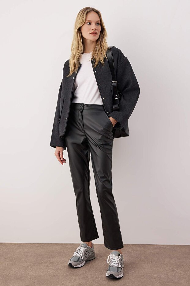 Fekete cigaretta szövésű műbőr karácsonyi nadrág TWOAW22PL0290 - 1