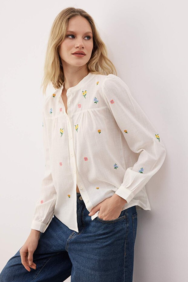 Ekru Çiçek Nakışlı Oversize Dokuma Gömlek TWOSS23GO00152 - 2