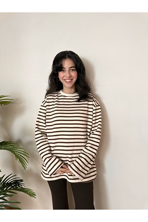 سويت شيرت أساسي مخطط باللون البني البيج - 3