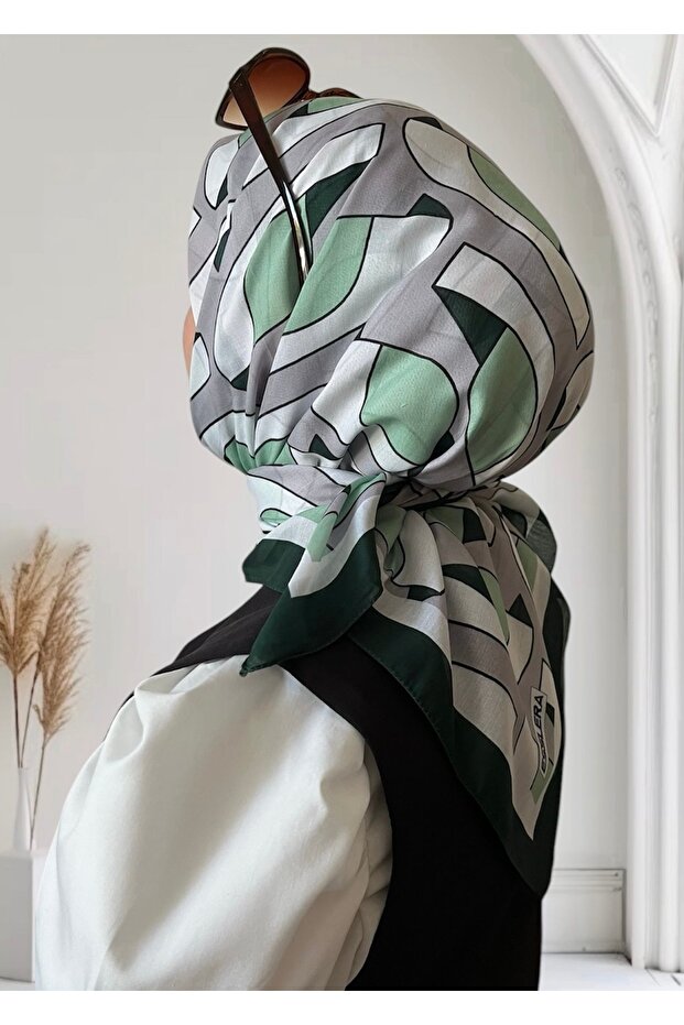 وشاح ناعم أخضر منقوش على شكل لغز حديث - 2