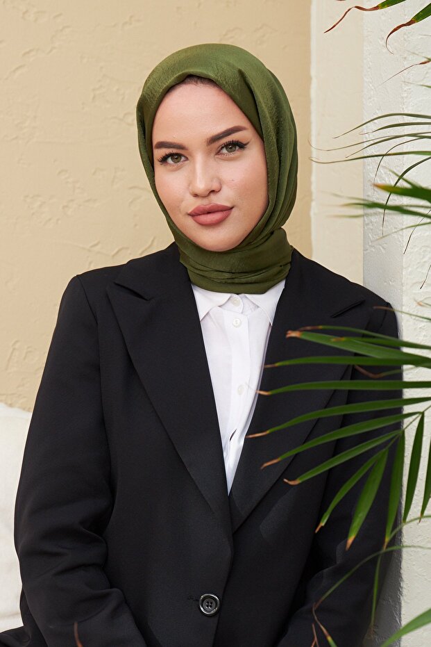 شال جانجان مزدوج الجوانب باللون الأخضر الكاكي