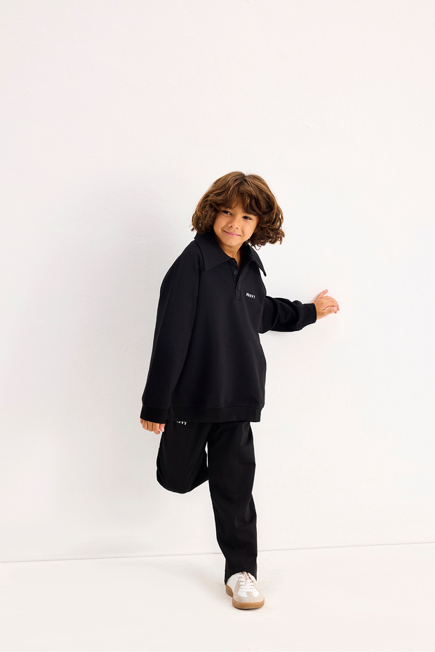 Black Embroidery Detailed Raglan Sleeve Sweatshirt