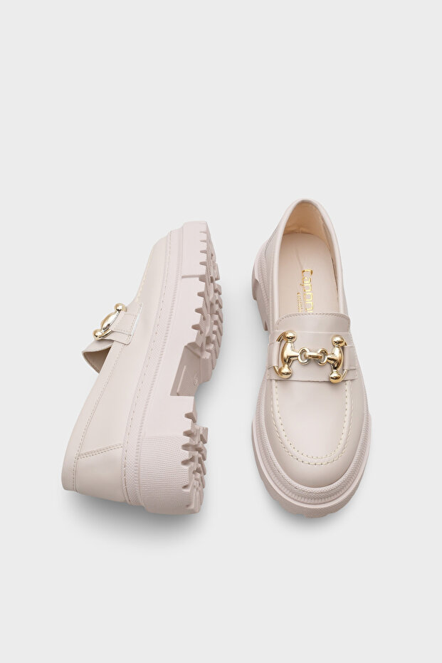 Női ekrü bézs naplopó ovális orrú fém csattal és Trak talppal - 5