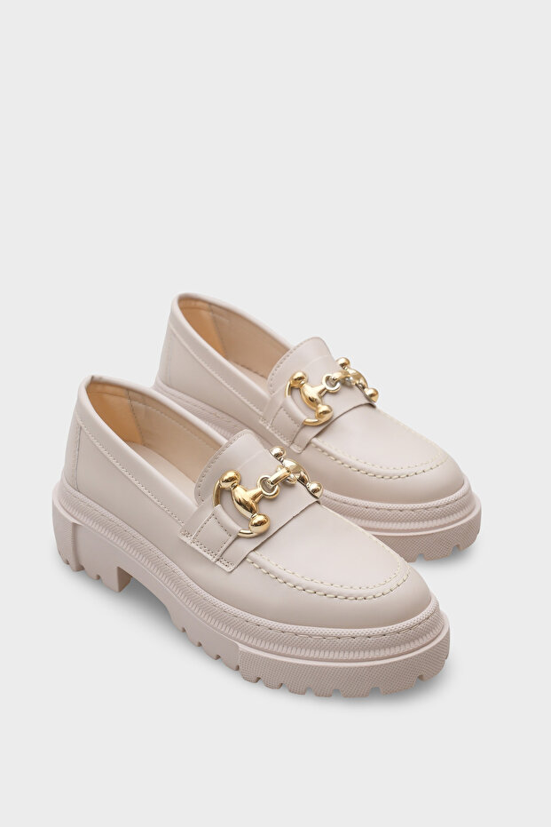 Női ekrü bézs naplopó ovális orrú fém csattal és Trak talppal - 2