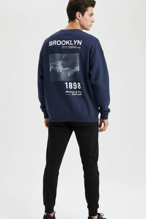 سويت شيرت مطبوع برقبة دائرية للجنسين