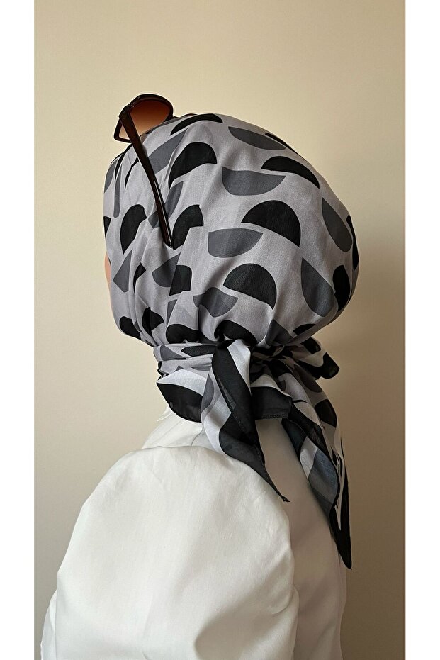 D وشاح ناعم أسود منقوش - 5