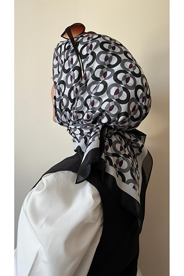 وشاح ناعم أسود منقوش على شكل حلقة - 3