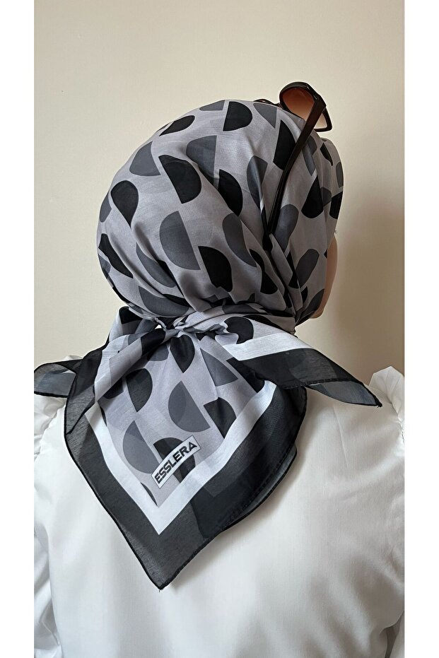 D وشاح ناعم أسود منقوش - 7