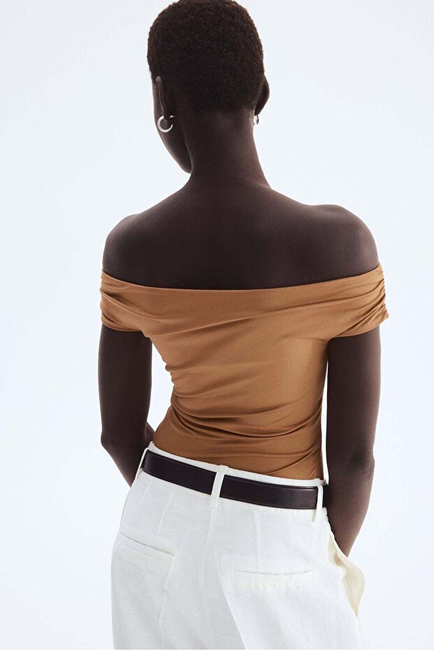 بلوزة مكشوفة الكتفين - 2