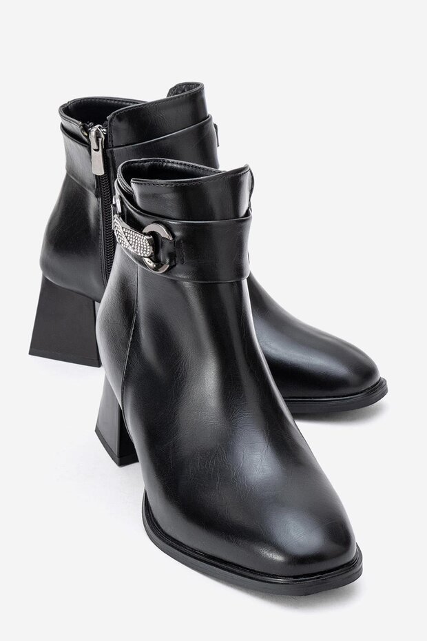 Stoned Buckle Blunt Toe Heeled Boots Black Skin