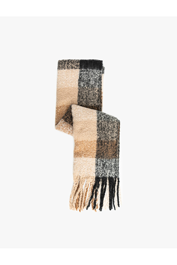 Soft Textured Tasseled Plaid Long Scarf