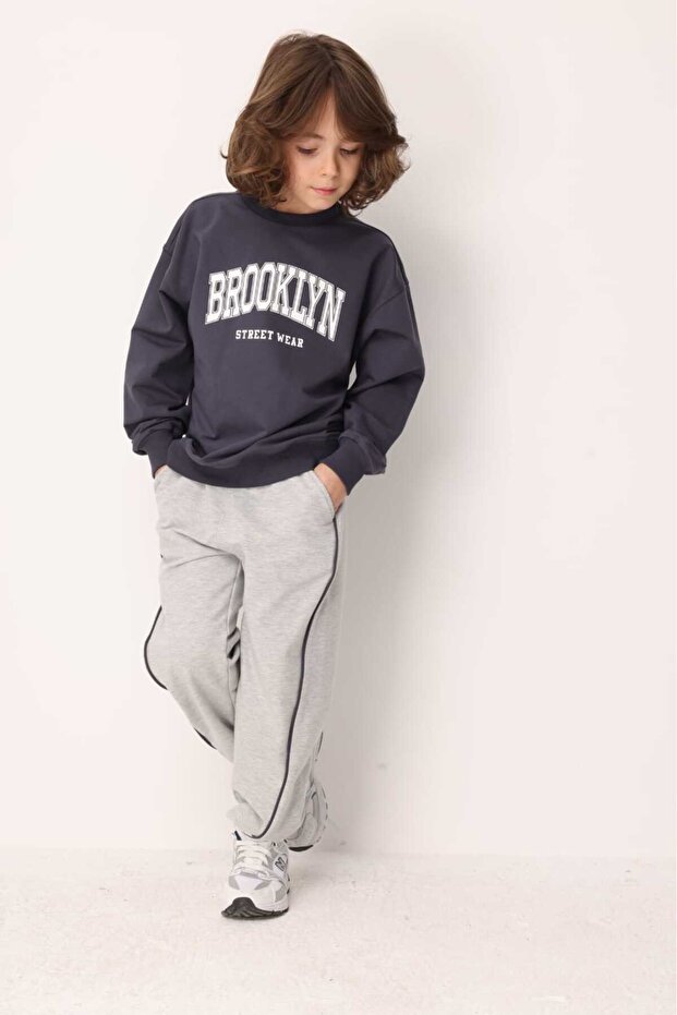 Children's tracksuit suit