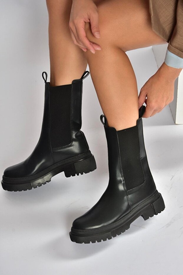 V652549009 Black Thick Soled Women's Boots with Rubber Detail