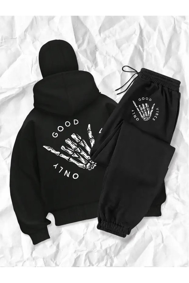 Street Style Tracksuit Set – Casual and Stylish Look