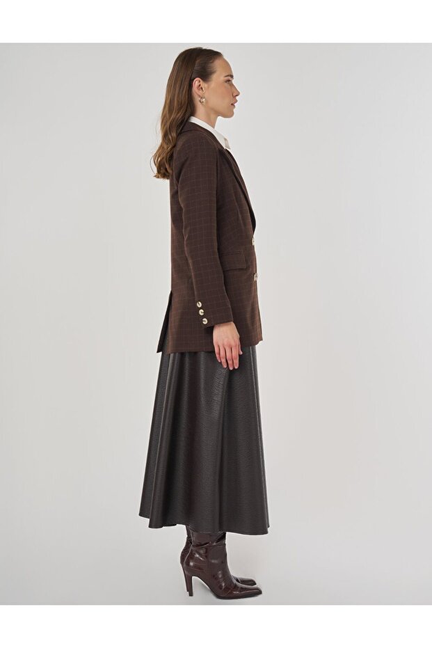 سترة بليزر بنمط منقوش باللون البني الداكن - 5