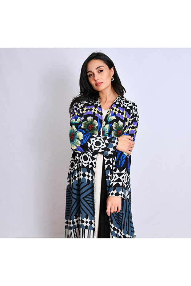 Quarter-length abaya made of chiffon fabric with random patterns - 1