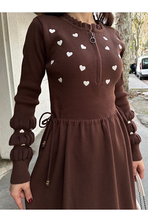 Kalp Nakışlı Şık Triko Elbise - 7