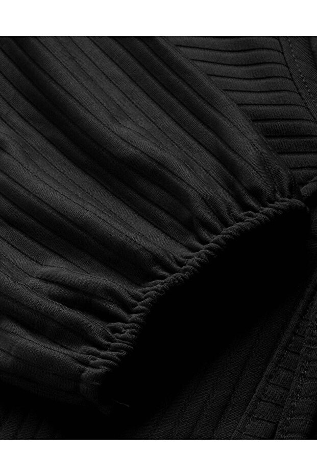 بلوزة سوداء برباط - 7