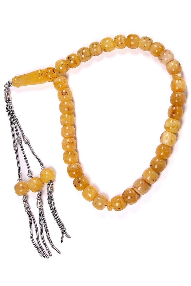 Drop Amber Prayer Beads That Give Off the Scent of Pine