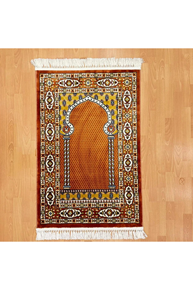 Hünkar Patterned Wool Prayer Rug Tile