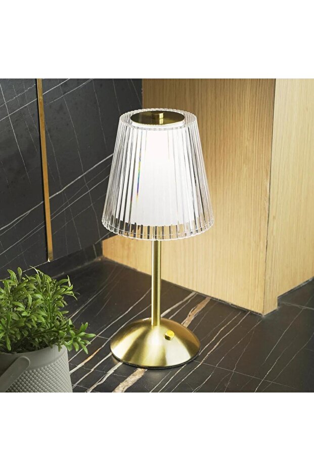 Modern design vertical LED lamp with a golden base - 3
