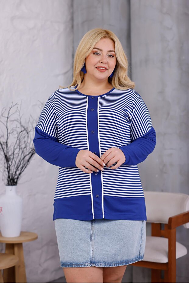 بلوزة مخططة بأزرار مقاس كبير - 3