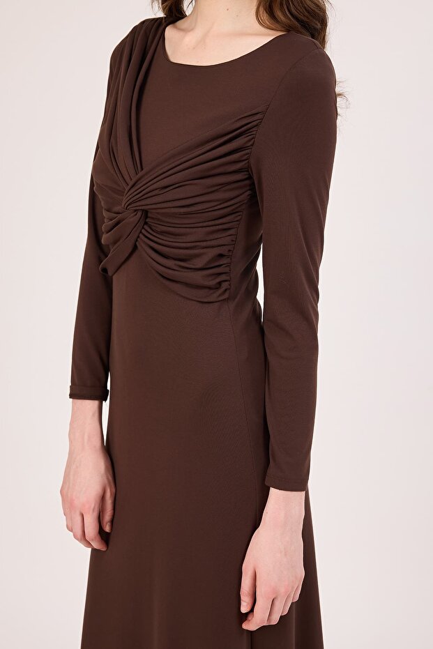 Büzgü detaylı likralı örme elbise - 3