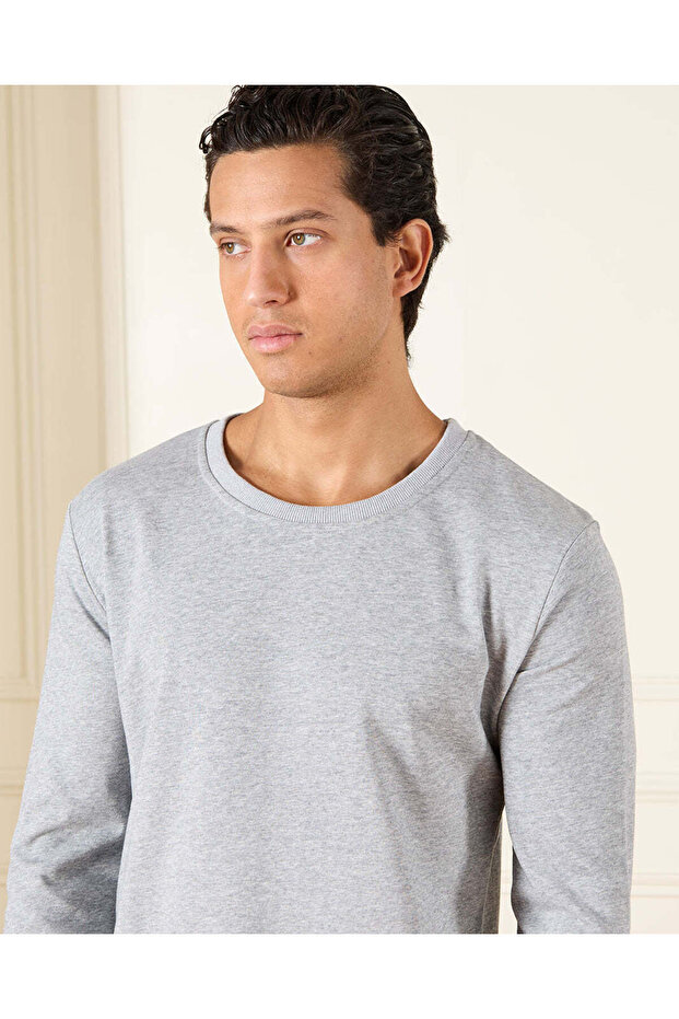 تي شيرت رمادي أساسي للرجال - 4