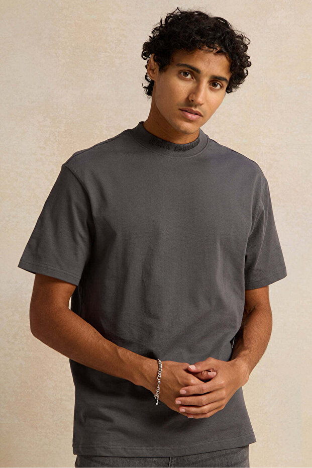 Men Grey Back Print T-Shirt