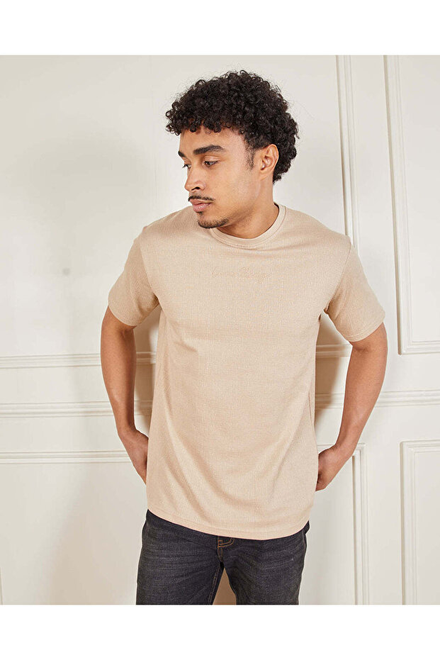 تي شيرت رجالي سادة باللون البيج - 5