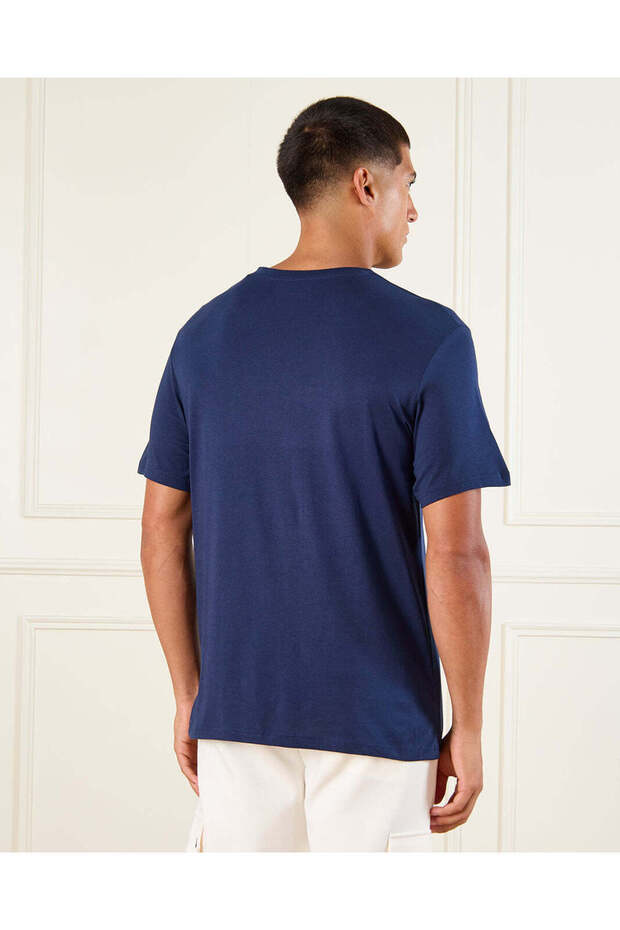 تي شيرت رجالي أساسي بلون أزرق داكن - 3