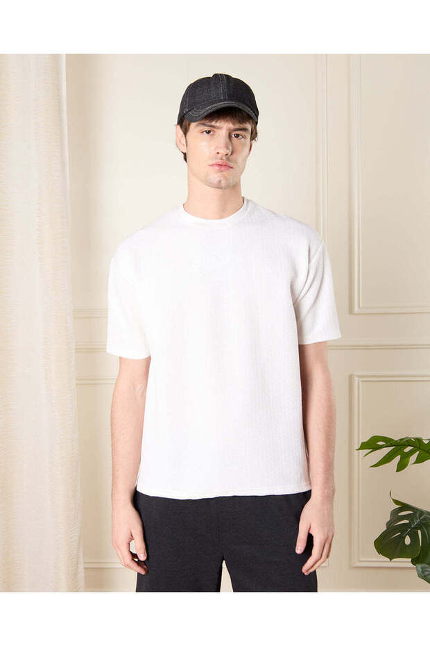 Men White Jacquard T-Shirt