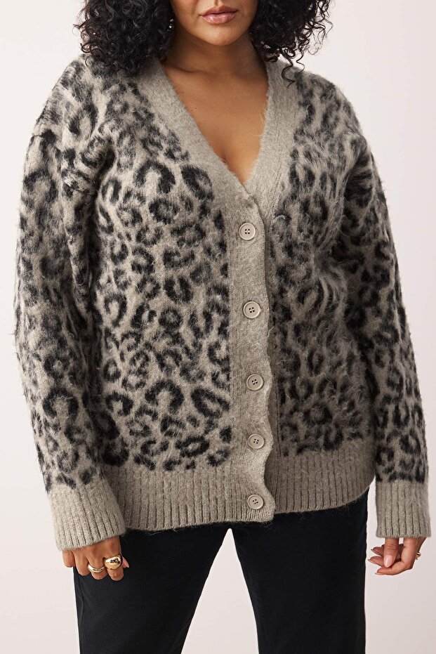 Camel Leopar Desenli Yumuşak Tuşeli Relax Fitt Triko Hırka TBBAW26AV00001 - 7