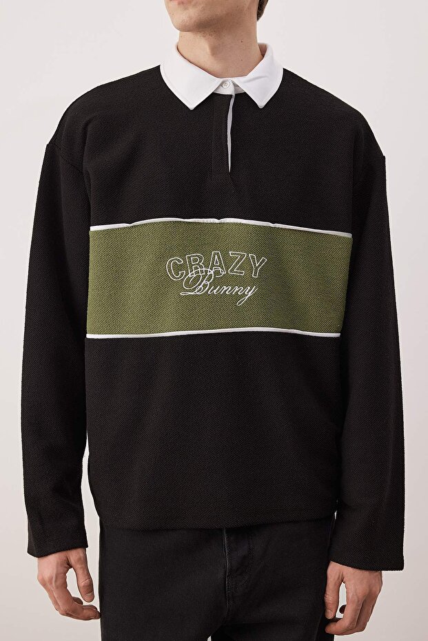Siyah Yeni Oversize/Geniş Kesim Nakış Detaylı Kalın Polo Yaka Sweatshirt TMNAW26SW00027 - 3