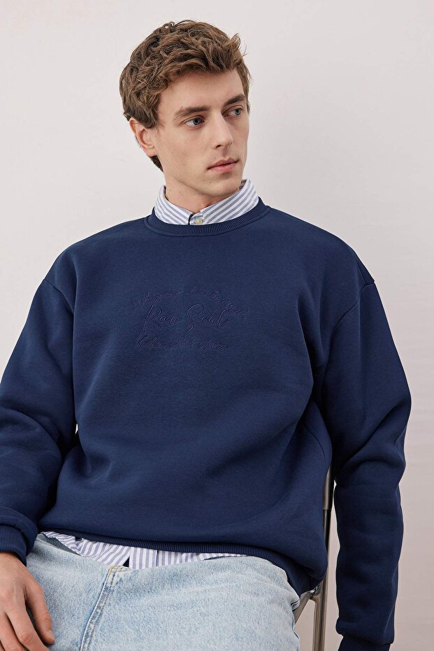 Lacivert Oversize/Geniş Kesim Yazı Nakışlı Kalın İçi Polar Sweatshirt TMNAW25SW00091 - 1
