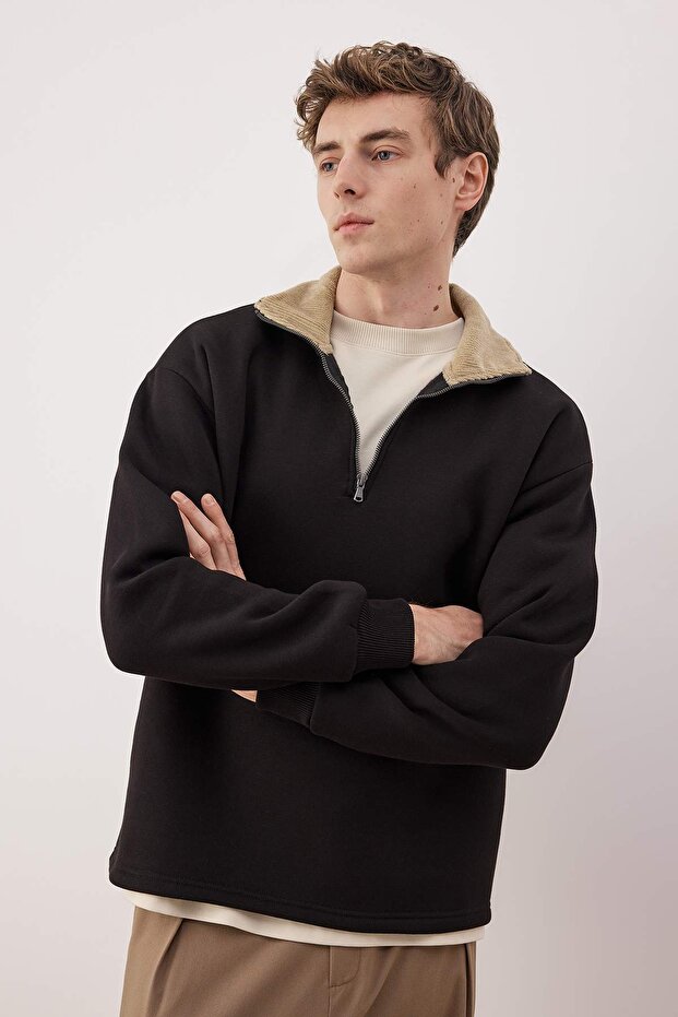 Siyah Yaka Detaylı Dik Yaka Yeni Oversize/Geniş Kesim Kalın/İçi Polarlı Sweatshirt TMNAW26SW00003 - 1