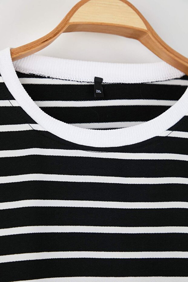 Siyah-Beyaz Çizgili Regular Fit Bisiklet Yaka Büyük Beden Sweatshirt TBBAW26AO00043 - 7