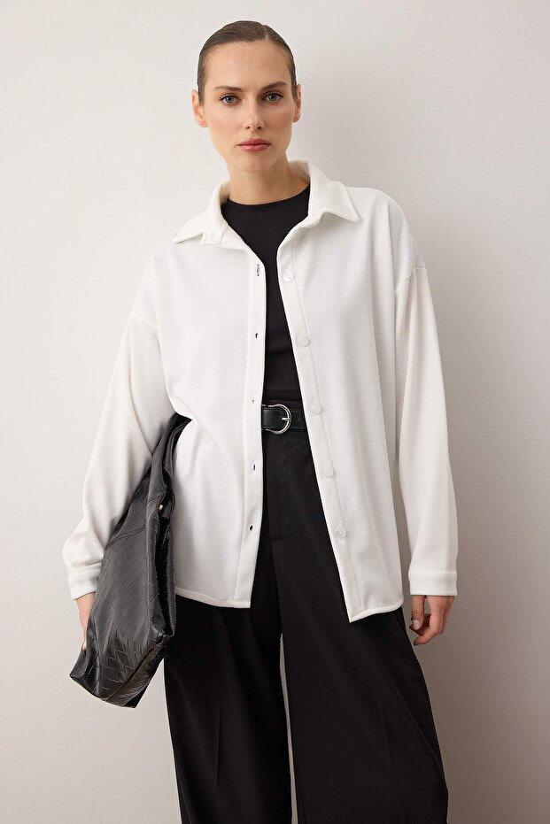 Ekru Selanik Polo Yaka Düğmeli Oversize Gömlek TWOAW26GO00117 - 2