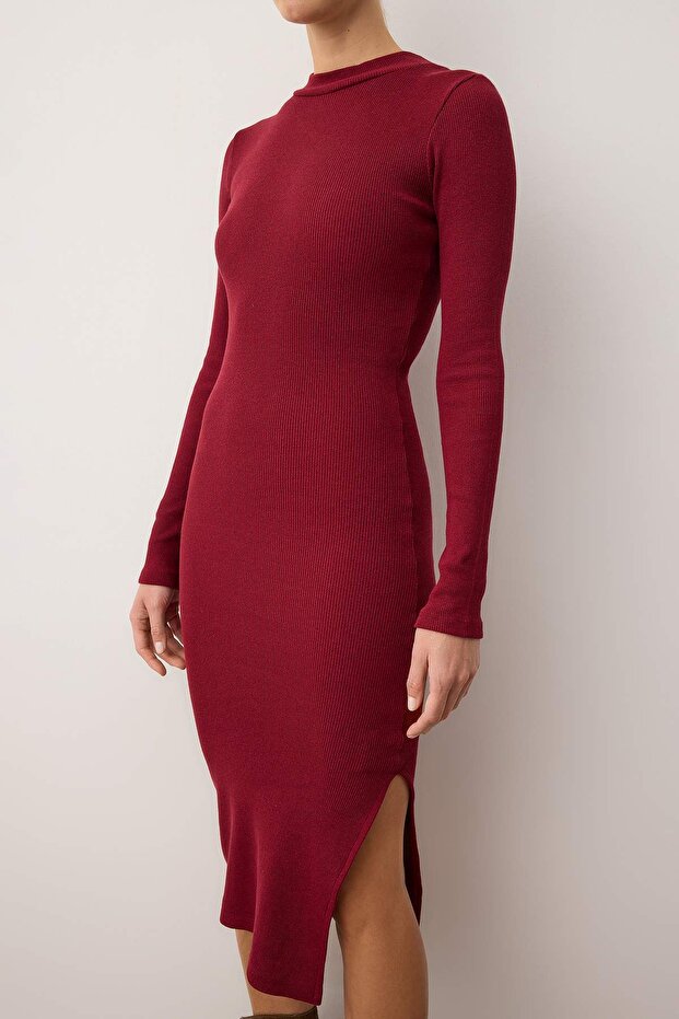 Elastyczna dzianina sznurkowa - sukienka midi z okrągłym dekoltem, rozcięcie, bordowa TWOAW21EL0135 - 3